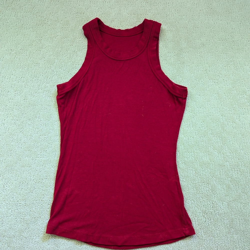 Simple red ribbed tank